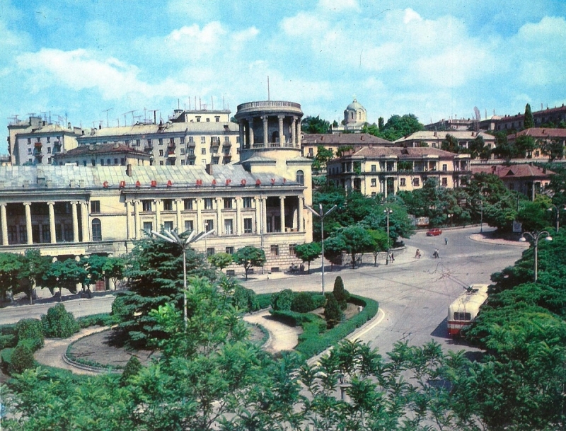 Площадь Революции. 70-е годы