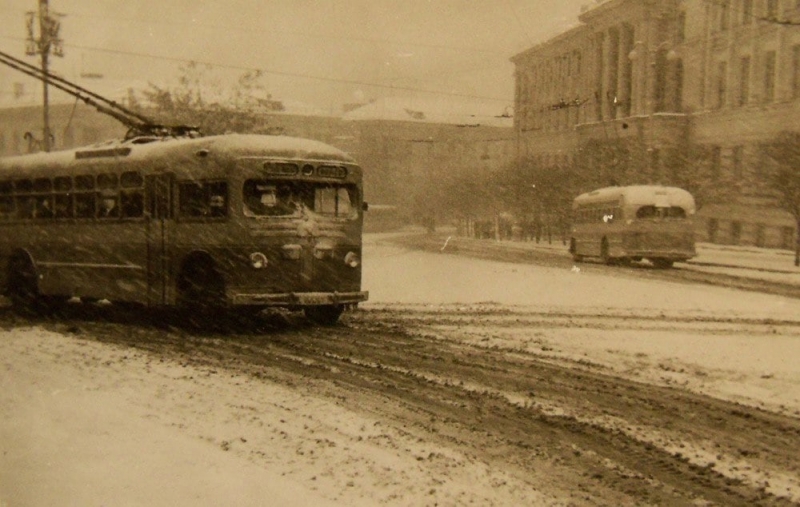 Площадь Революции. Конец 1960-х годов