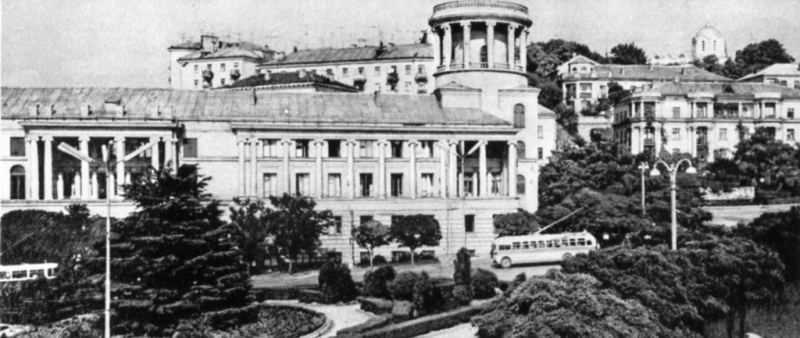 Площадь Революции. Здание ЦКБ Коралл. 70-е годы