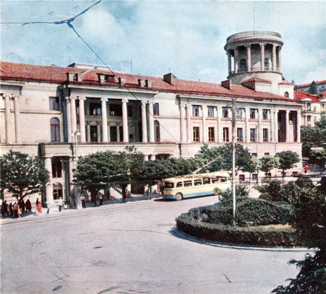 Площадь Революции.....