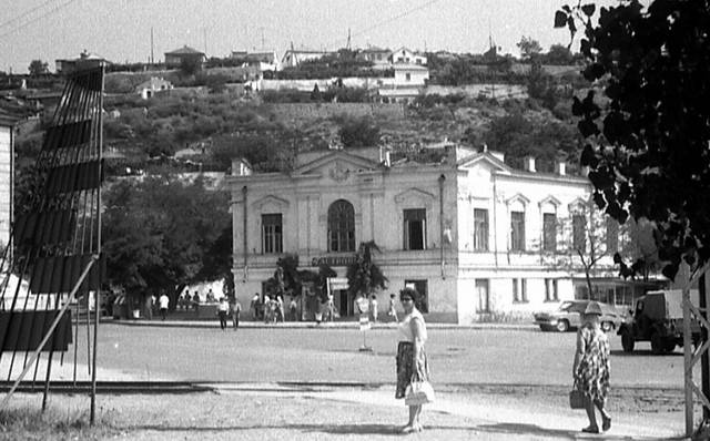 Площадь Ревякина