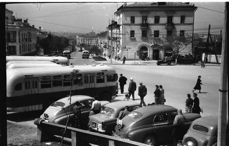 Площадь Шмидта перед Центральным входом на Малахов курган. 60-е годы