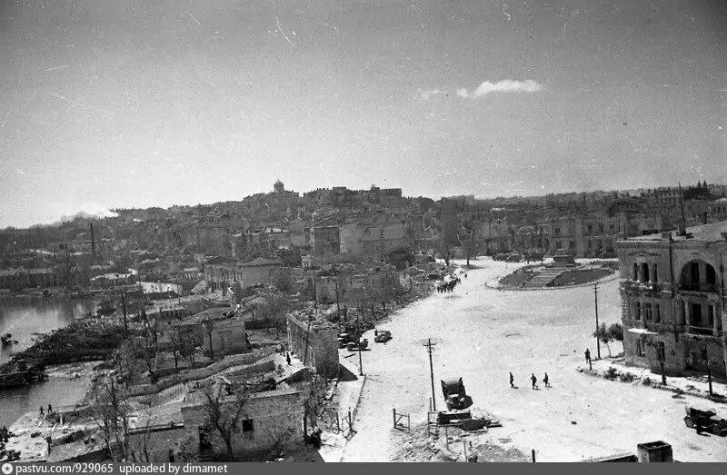 Площадь Третьего Интернационала (В. И.Ленина, П. С. Нахимова). 1944 г.