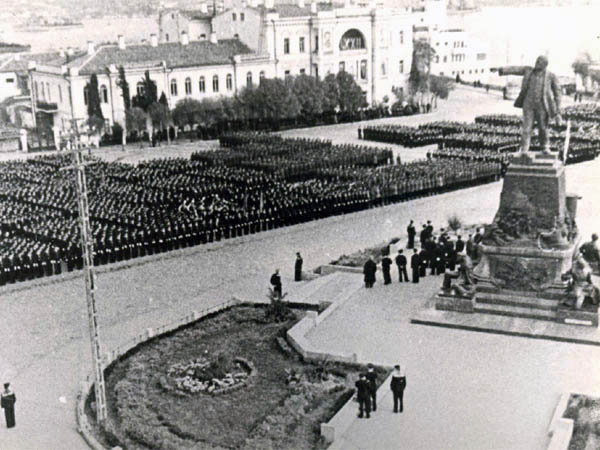 Площадь В. И. Ленина. (ныне П. С. Нахимова)