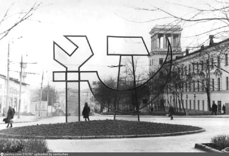 Площадь Восставших. Вид на город. Конец 1960-х годов.