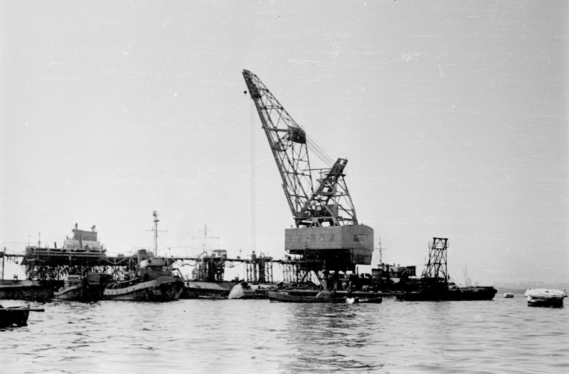 Подъем линкора Новороссийск. 1957 г....