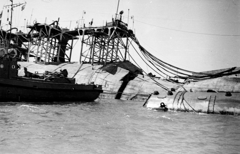 Подъем линкора Новороссийск. 1957 год.