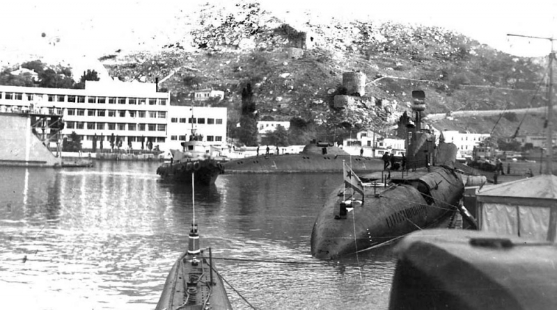 Подлодки в Балаклавской бухте