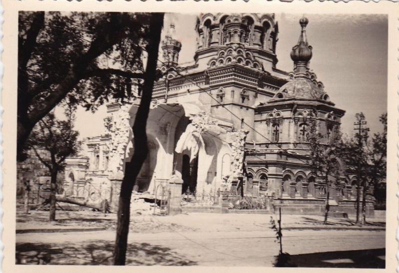 Покровский собор 1942 год. На снимке видно разрушенный придел