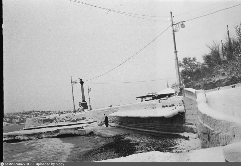 Приморский бульвар. Пляж Лягушатник. Зима.