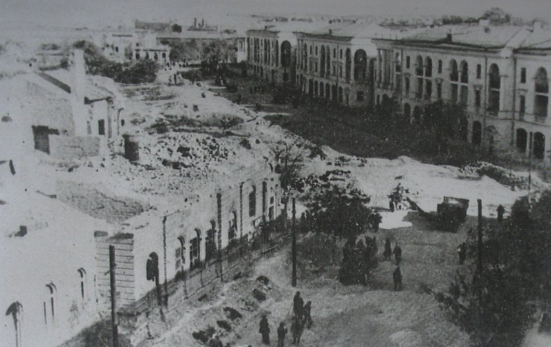 Проспект Нахимова. Разборка старых домов с правой стороны. Начало 50-х годов