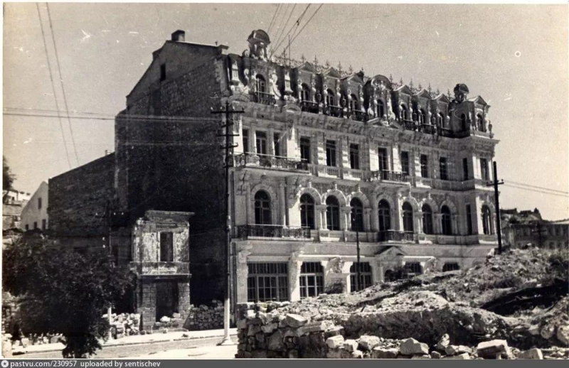 Проспект П. С. Нахимова. Художественный музей. 50-е годы