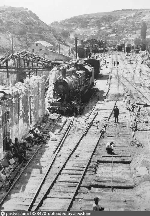 Разрушенное депо. 1942 г.