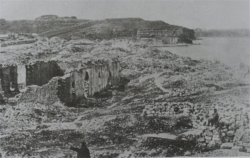 Развалины Николаевской батареи. Потом здесь создали Приморский бульвар. 1870-е годы