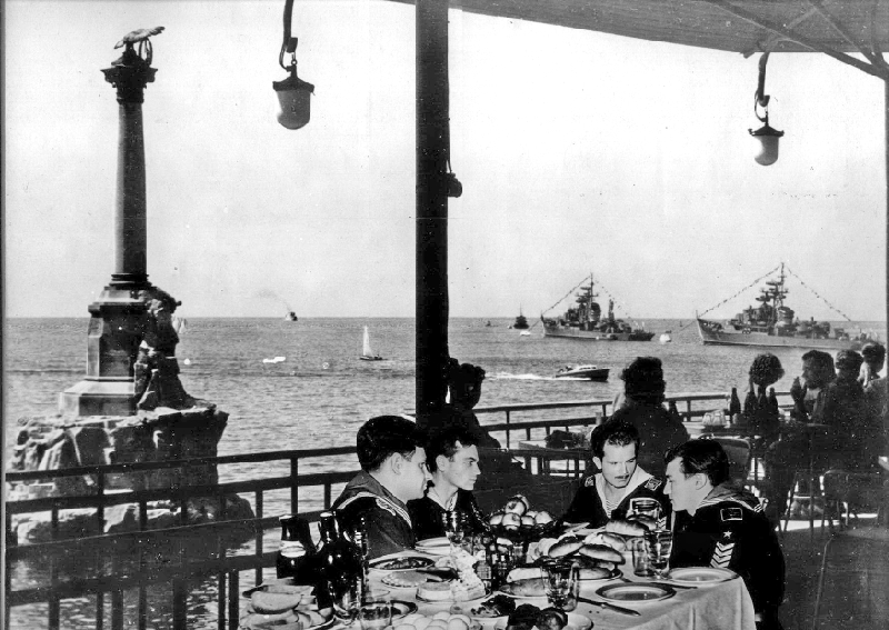 Ресторан Волна.....