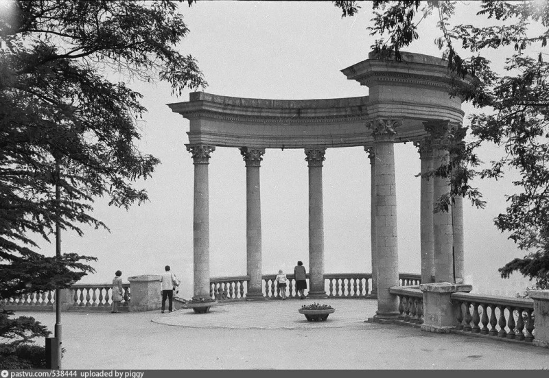 Ротонда в сквере на площади А. С. Пушкина (А. В. Суворова)