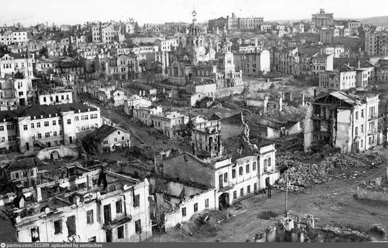 Руины города....