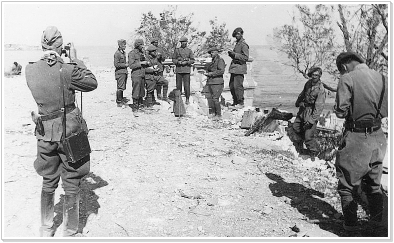 Румыны и немцы на Приморском бульваре. 1942 г.