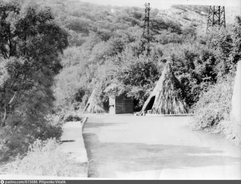 Шалаш у ресторана Шалаш. Конец 60-х годов