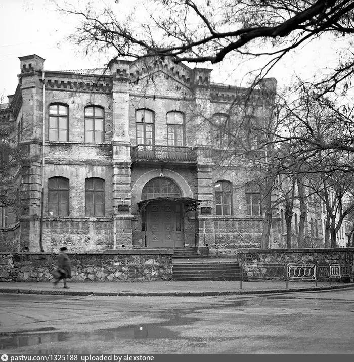 Школа № 3. До революции - Константиновское реальное училище.