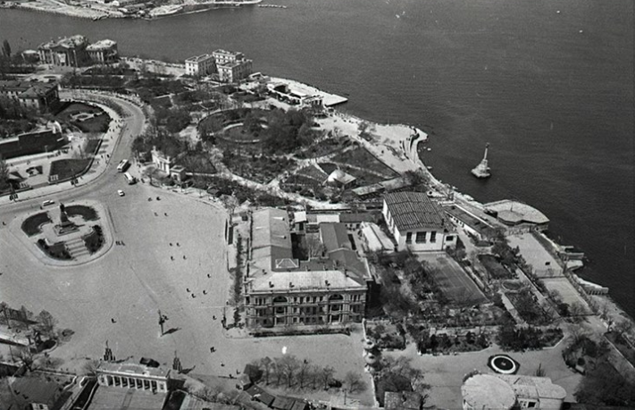 Севастополь. Вид сверху на площадь Нахимова.