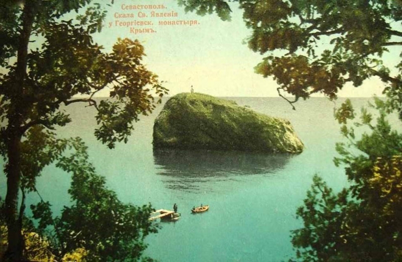 Скала святого Явления в море у Георгиевского монастыря