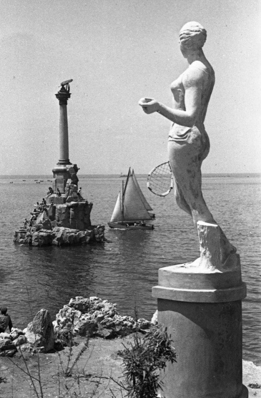 Скульптура Девушка с теннисной ракеткой