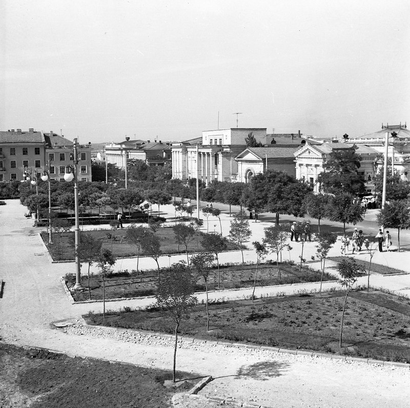 Сквер на улице Ленина (Екатерининский).