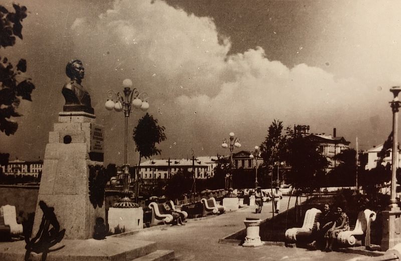 Сквер у памятника матросу Кошке. 1950-е годы