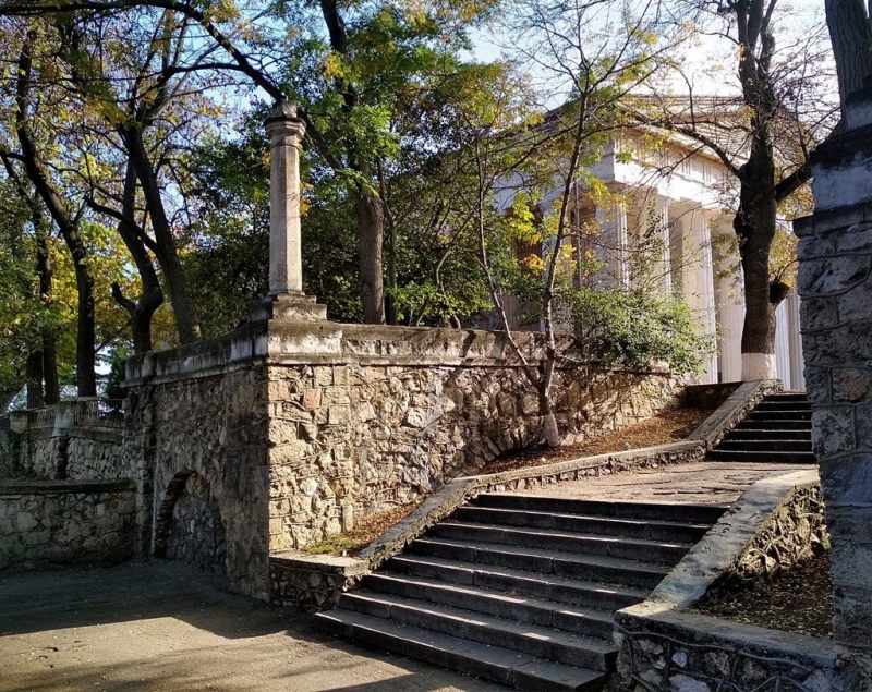Сквер возле Петропавловского собора