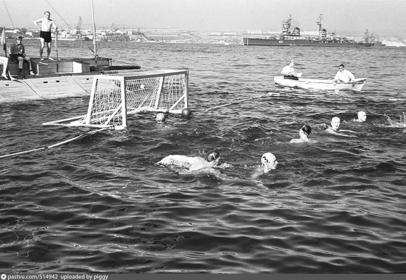 Соревования по водному поло на водной станции КЧФ в 60-х годах