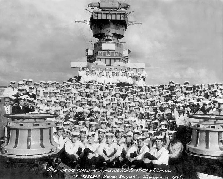 Среди моряков крейсера Михаил Кутузов