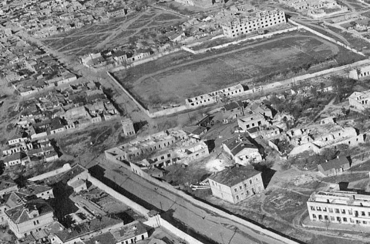Стадион Чайка в дни войны.