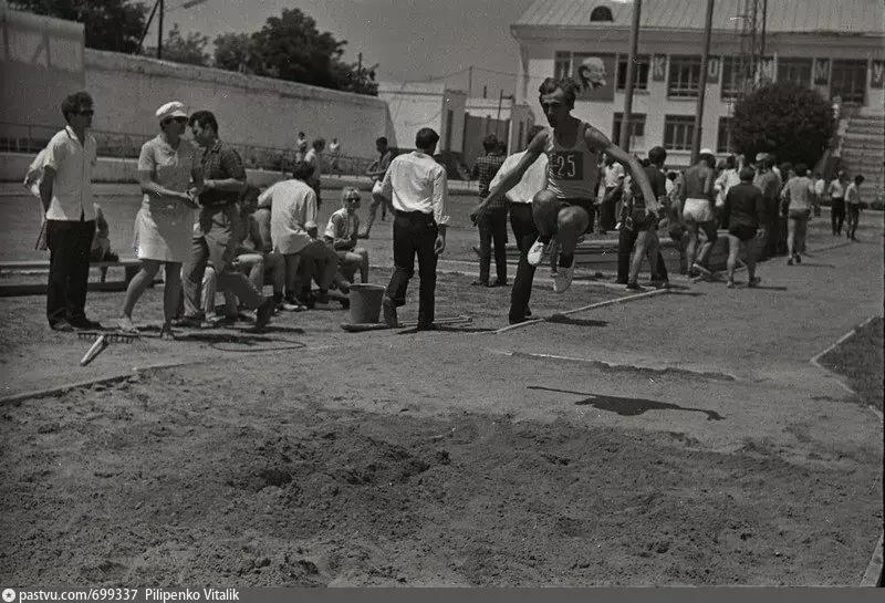 Стадион Чайка. Спартакиада трудящихся Севморзавода. 1971 г.