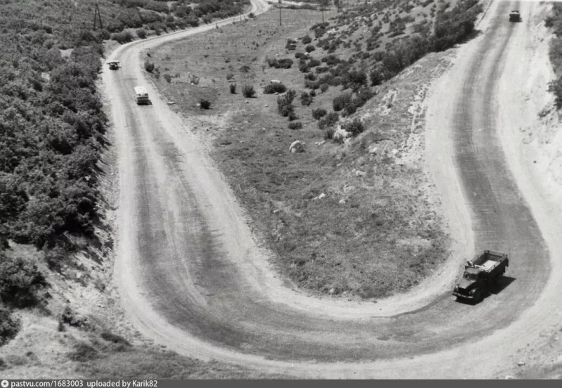 Старая автодорога от Мекензиевых гор к Инкерману. В народе - Тещин язык. 1964 г.