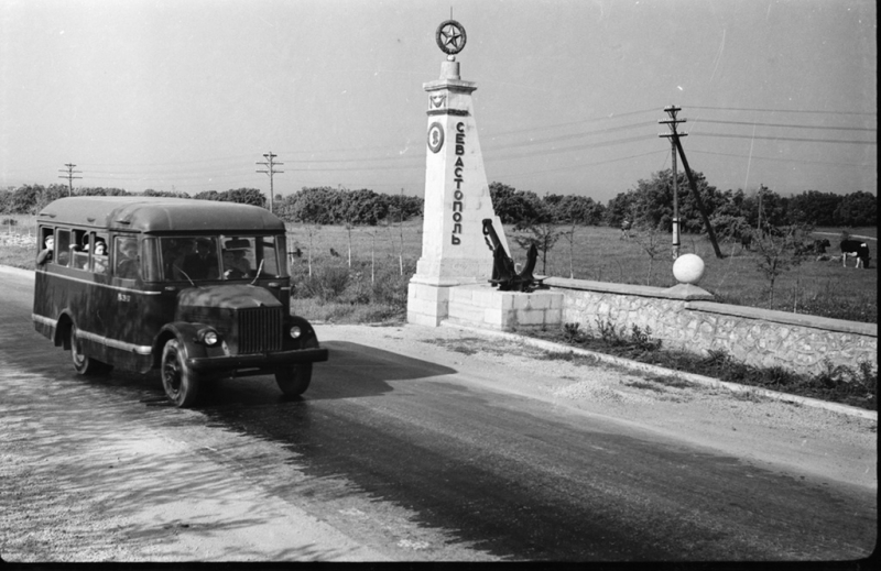 Стелла при вьезде в Севастополь.