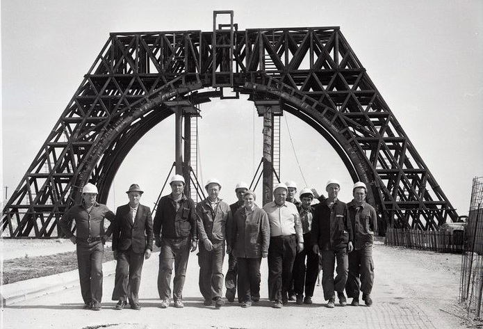 Строительство Арки, посвященной 200-летию Севастополя