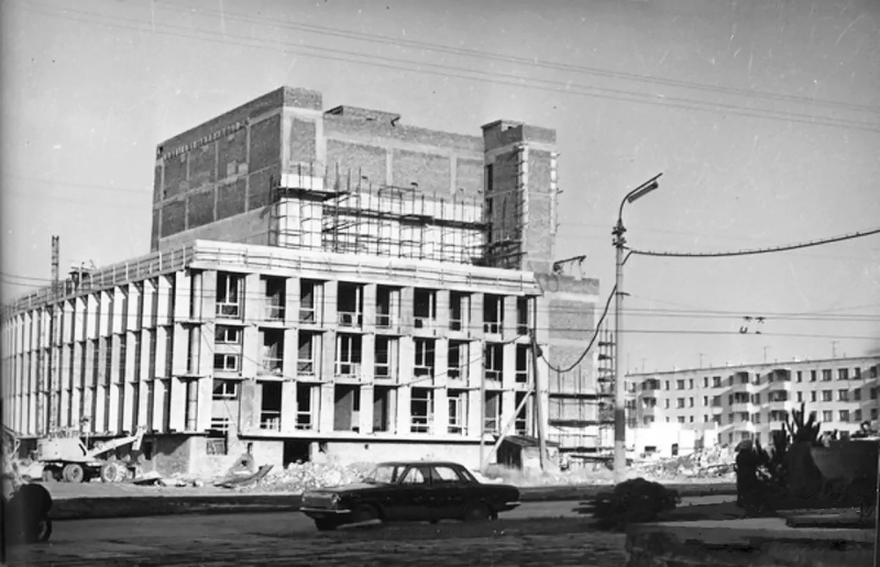 Строительство ДКР в 1975 году