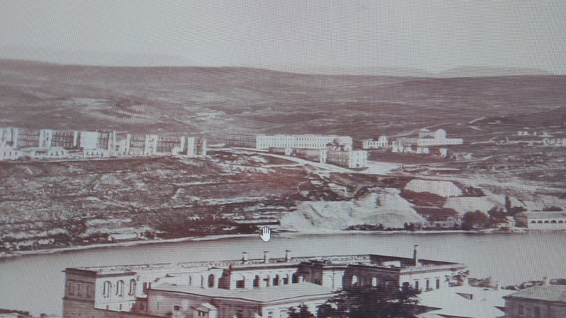 Строительство Лазаревских казарм. 1852 г. Вид с центральной части Города.