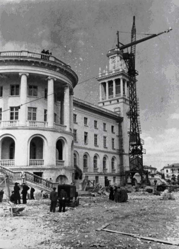 Строительство Матросского клуба