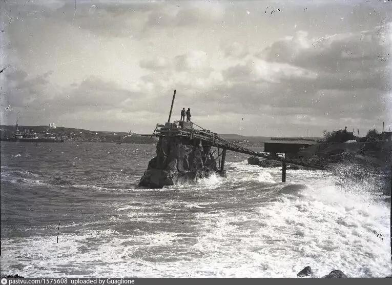 Строительство Памятника затопленным кораблям. 1903 г.