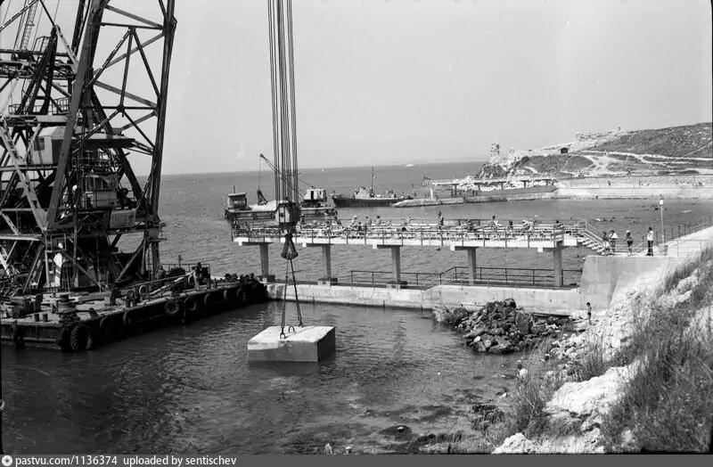 Строительство пляжа Солнечный. 1977 г.