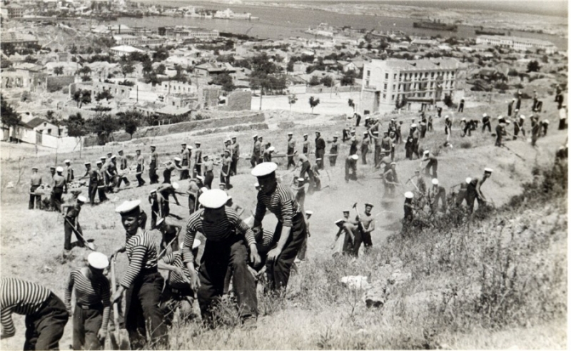 Субботник на Малаховом кургане. 1947 г.