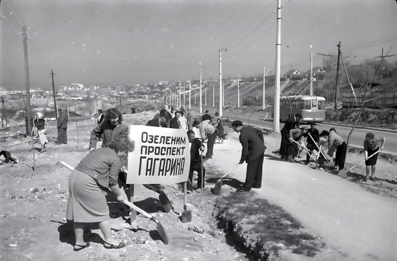 Субботник на проспекте Гагарина