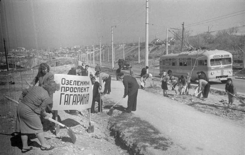 Субботник. Спуск от площади Восставших на Карантинную и Пожарова