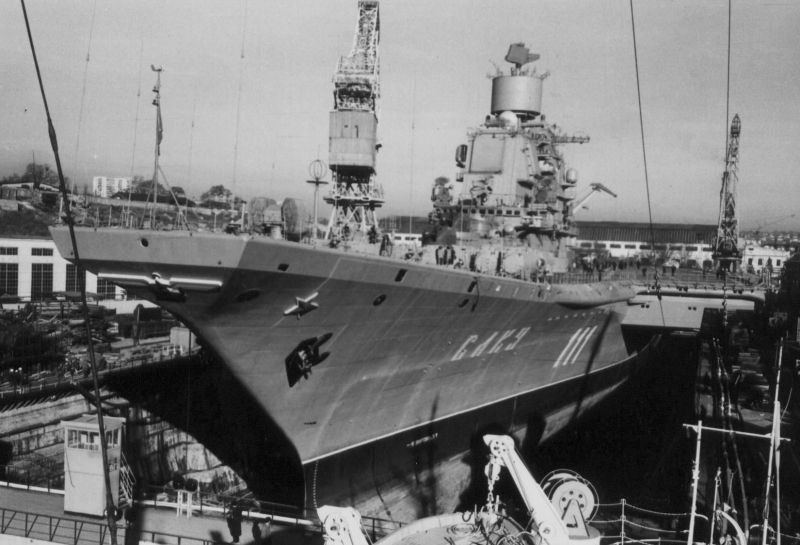 ТАКР Баку в Северном доке Морзавода