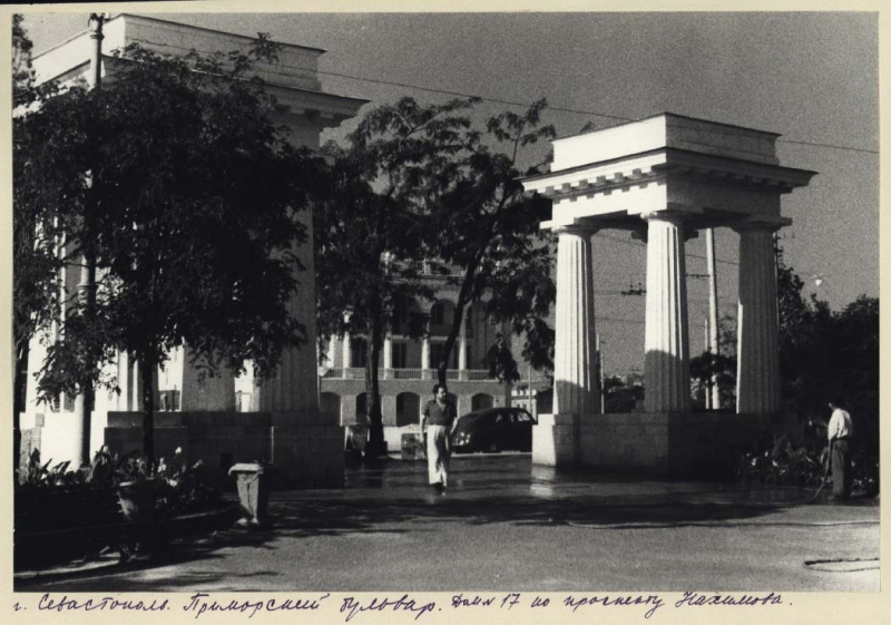 Центральный вход на Приморский бульвар. 50-е годы!!! Строили на века!!!!