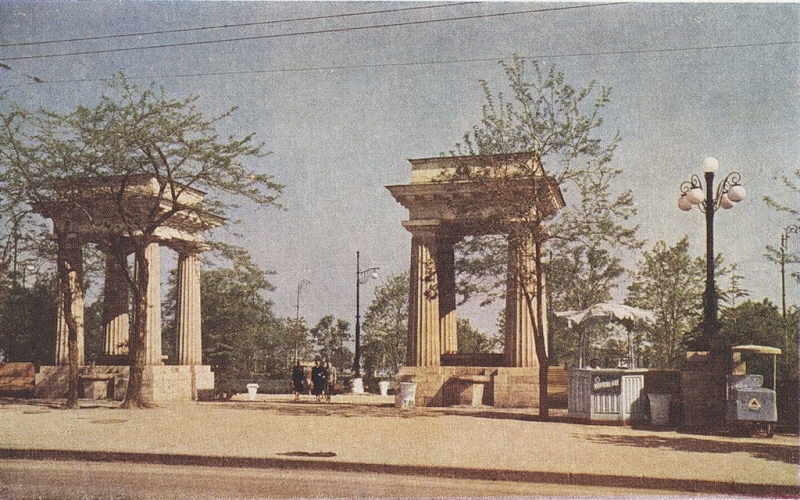 Центральный вход на Приморский бульвар. 50-е годы