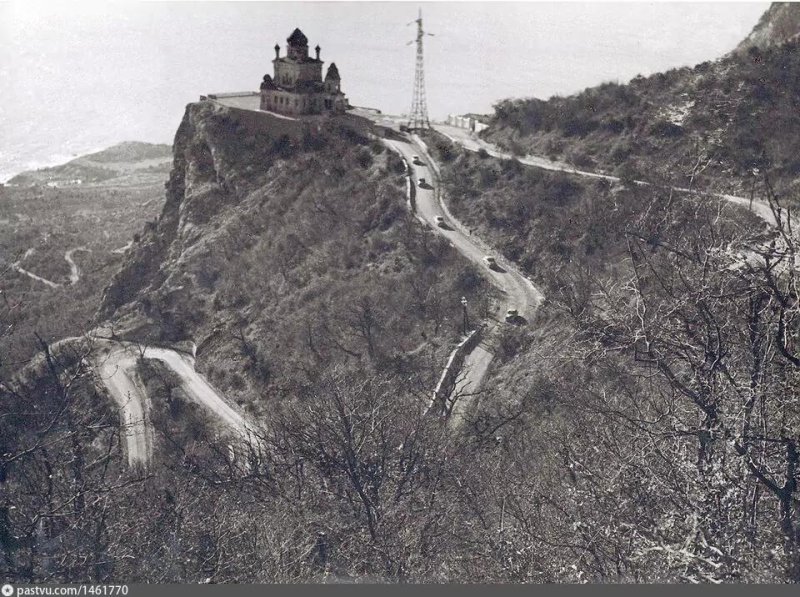 Церковь Вознесения Господя. Автопробег ГАЗ М-20. 1948 г.