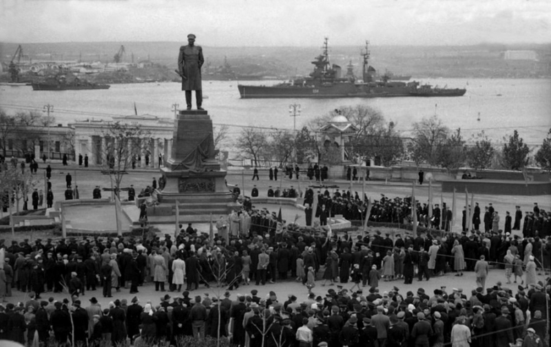 Торжественное мероприятие на площади П. С. Нахимова